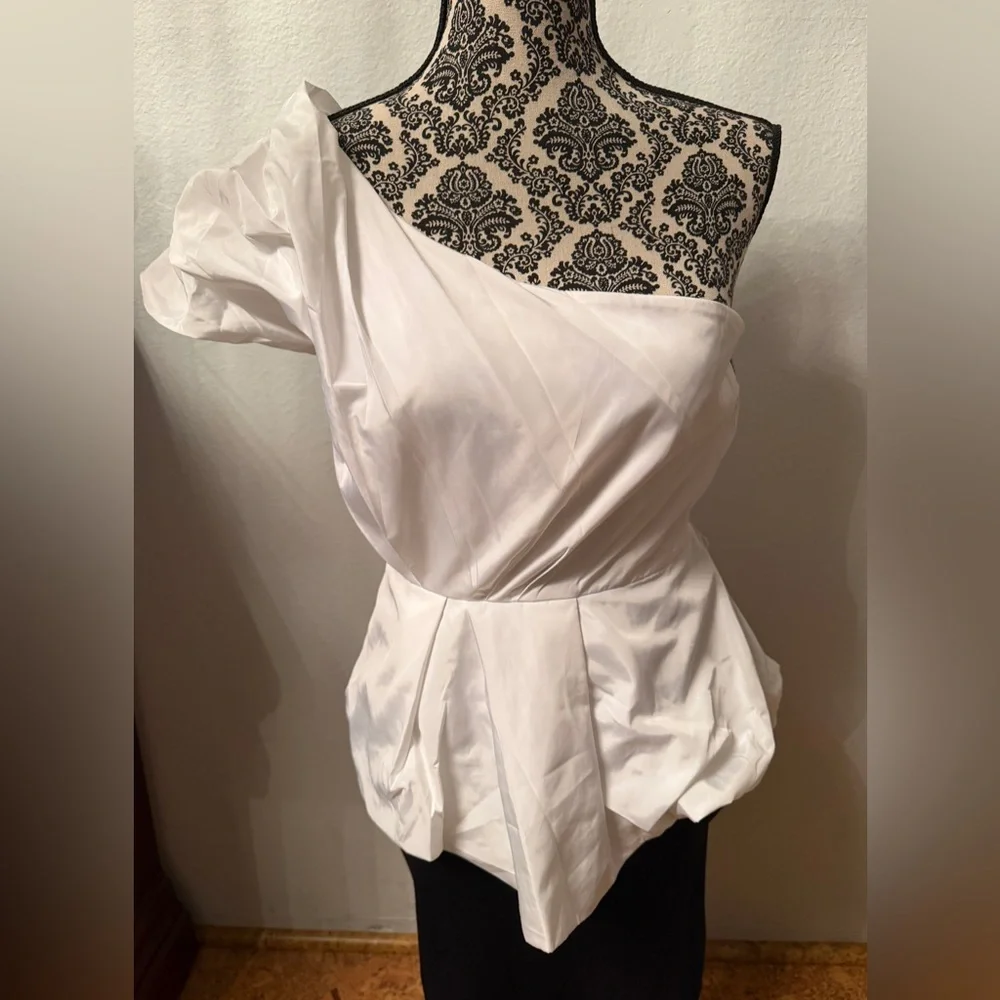 Alice & Olivia ‘Emma’ Chic One-Shoulder Black and White Dress - Picture 4 of 11